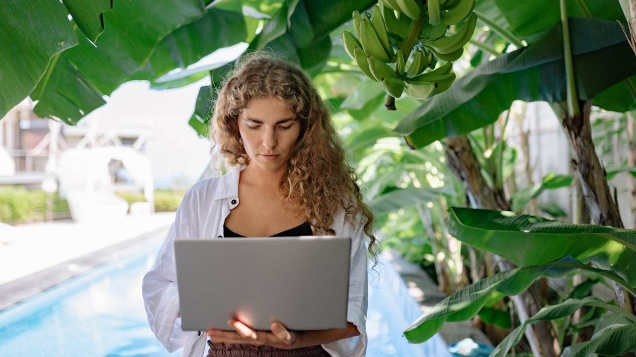 What Makes The Digital Nomad Lifestyle So Attractive?